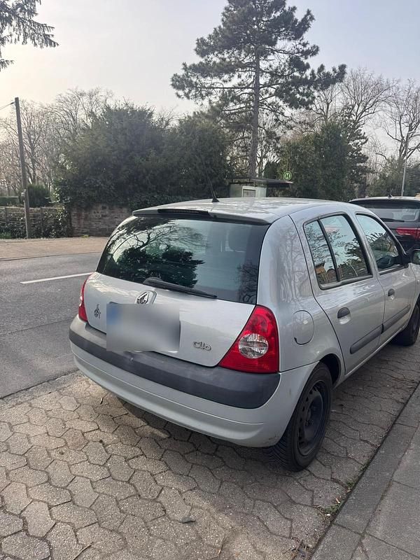 Gebraucht Renault Clio II 75 PS (55 kW) 2003 Silber Kleinwagen