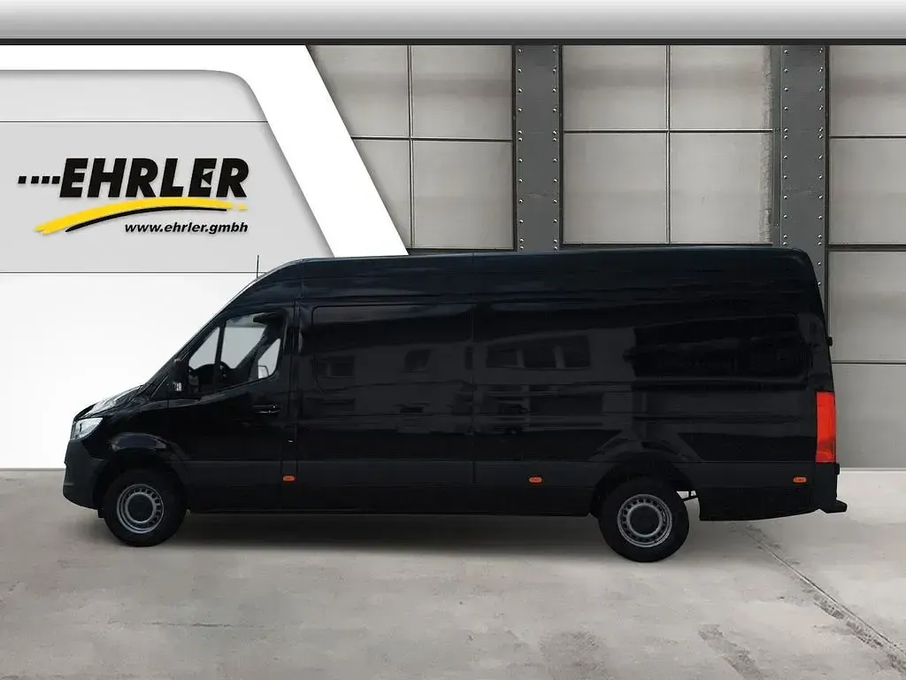 Używany Mercedes Sprinter 170 KM (125 kW) 2023 Czarny Van