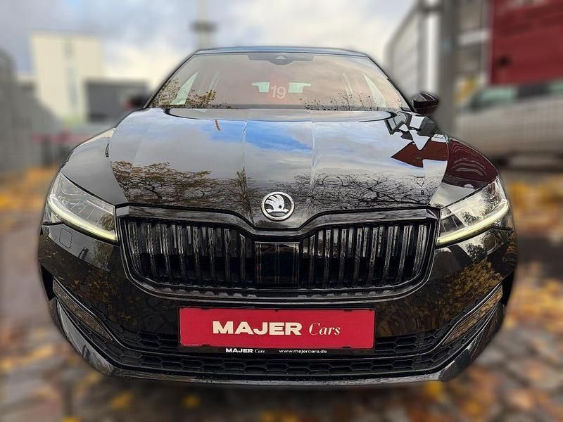 Schwarz metallic Gebraucht 2019 Skoda Superb LAURIN & KLEMENT Kombi | 31.660 € - Bild 1/4
