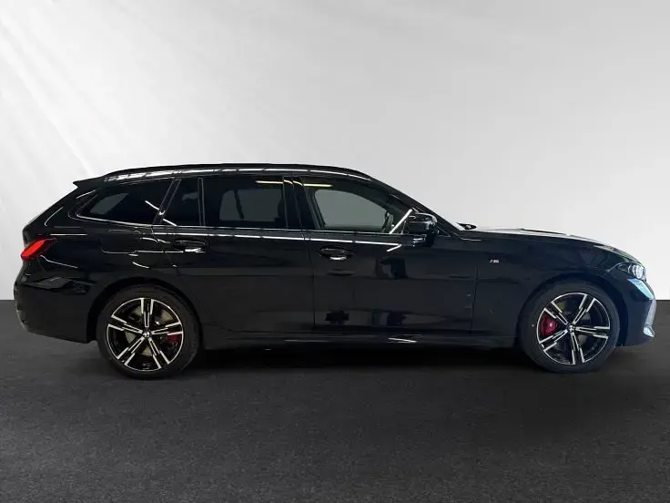 Neu BMW 330e M Sport 292 PS (214 kW) 2026 Black sapphire metallic Limousine