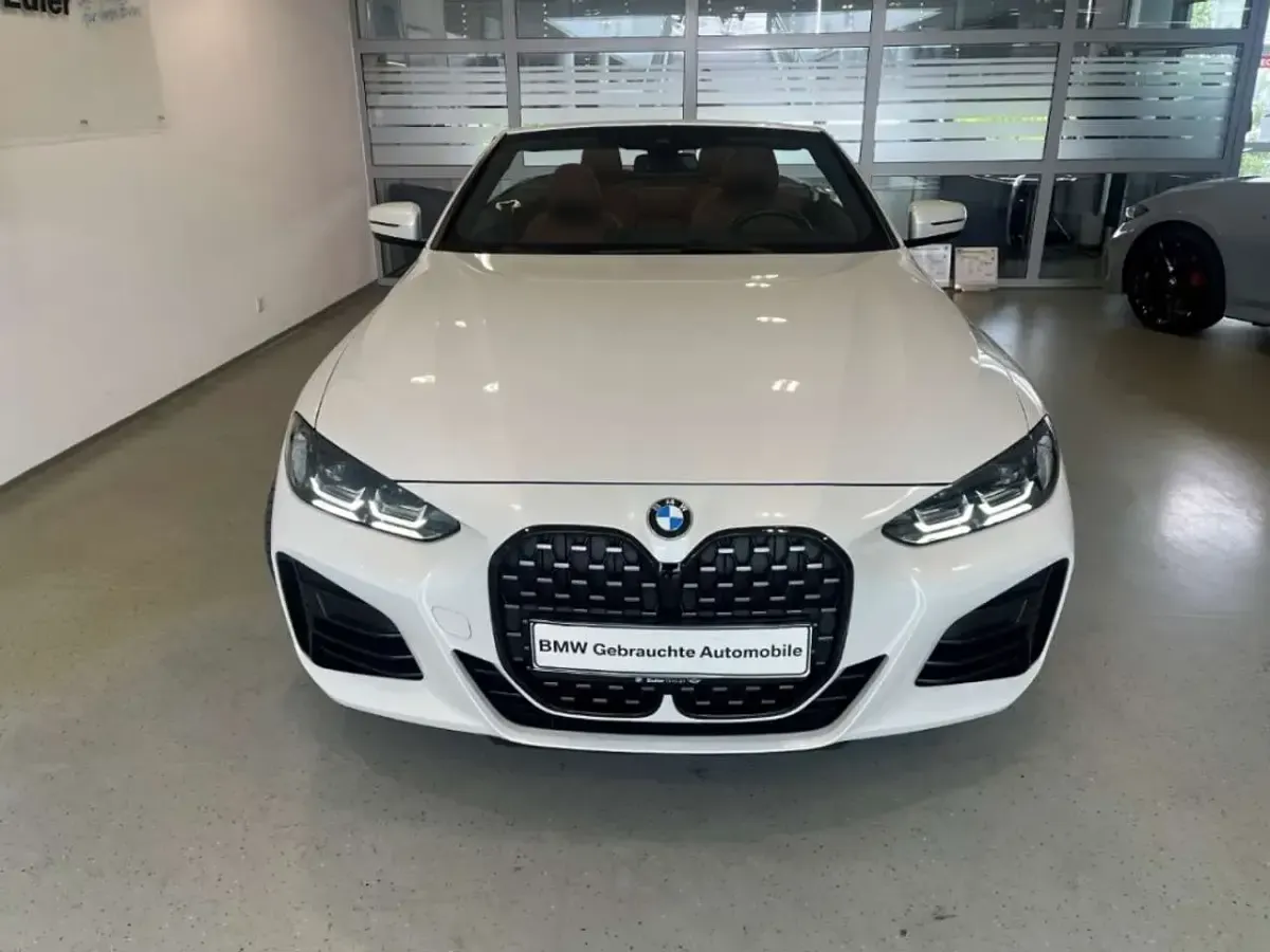 Gebraucht BMW 440 387 PS (284 kW) 2023 Mineralweiss metallic Cabrio