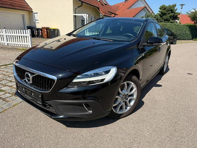 Gebraucht Volvo V40 CC Momentum 152 PS (111 kW) 2017 Schwarz Kombi