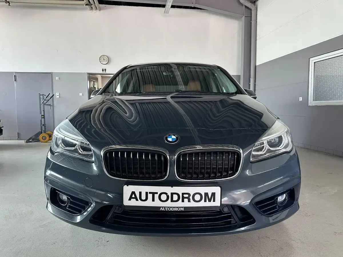 Gebraucht BMW 220 Gran Tourer Sport Line 190 PS (139 kW) 2016 Grau Van / Kleinbus