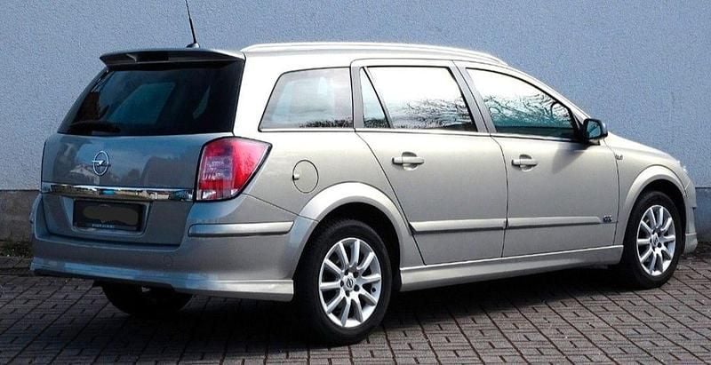 Gebraucht Opel Astra 125 PS (91 kW) 2010 Silber Kombi