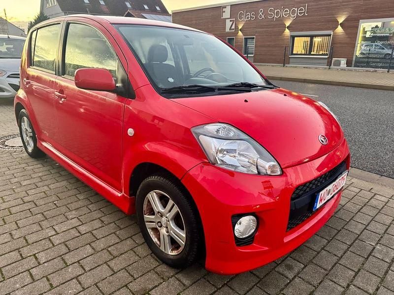 Gebraucht Daihatsu Sirion 103 PS (75 kW) 2008 Rot Kleinwagen