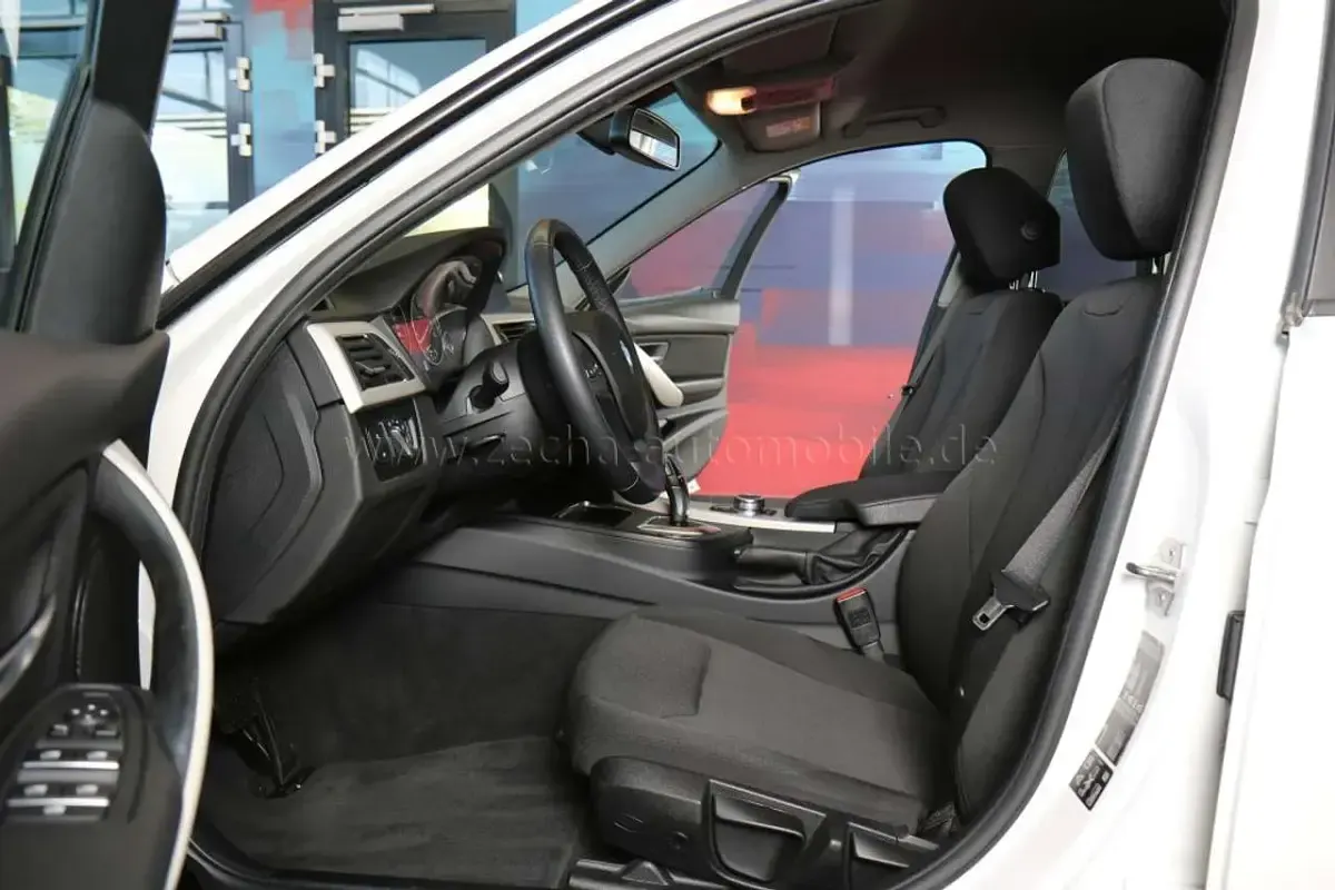 Gebraucht BMW 320 184 PS (135 kW) 2018 Alpinweiss iii (300) Kombi