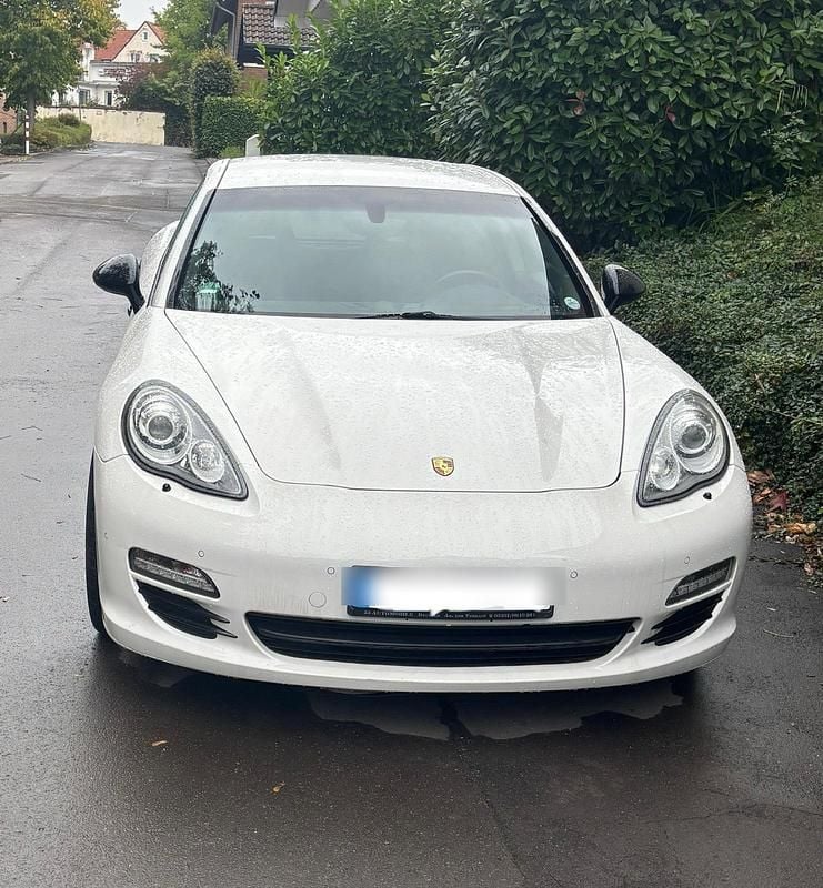 Weiß Gebraucht 2010 Porsche Panamera 4S Limousine | 25.900 € (Fairer Preis) - Bild 1/4