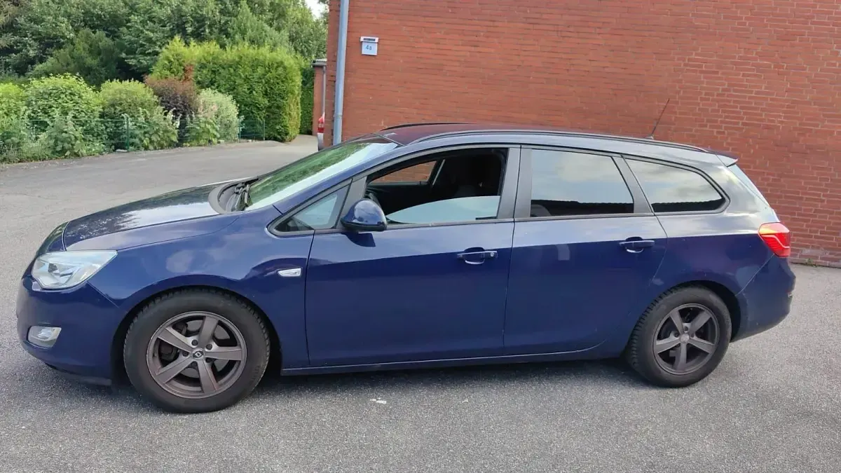 Gebraucht Opel Astra 120 PS (88 kW) 2012 Blau Kombi