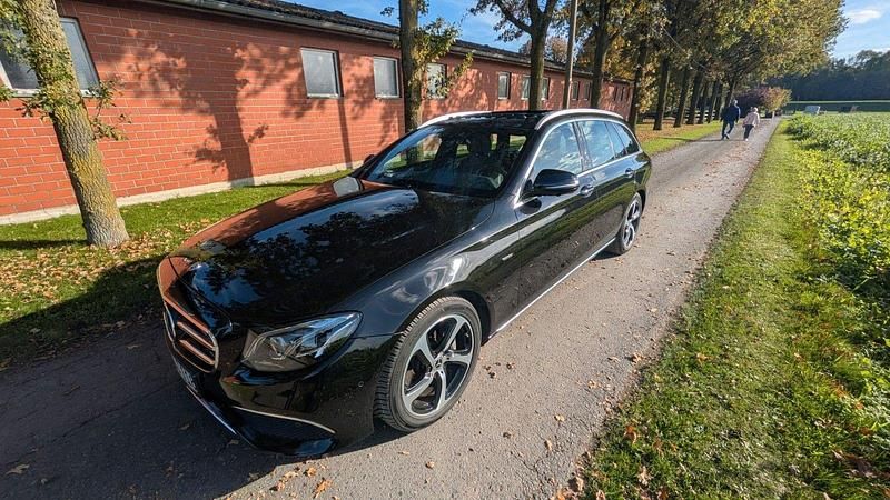 Schwarz Gebraucht 2019 Mercedes E200 Avantgarde Kombi | 26.000 € (Guter Preis) - Bild 1/4