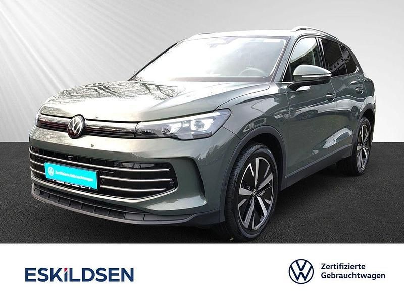 Grün Gebraucht 2024 VW Tiguan Elegance SUV | 46.930 € - Bild 1/4
