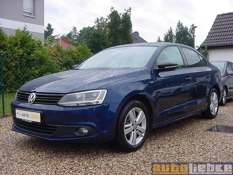 Blau Gebraucht 2012 VW Jetta Match Limousine | 7.790 € (Fairer Preis) - Bild 1/4