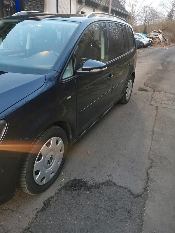 Gebraucht VW Touran 140 PS (102 kW) 2015 Blau Van / Kleinbus