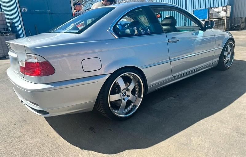 Gebraucht BMW 330 2023 Grau Coupé