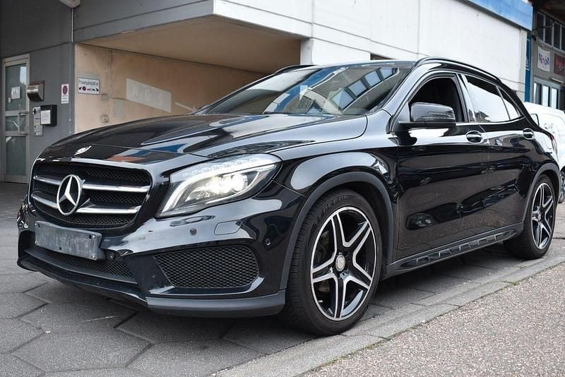 Schwarz Gebraucht 2016 Mercedes GLA200 AMG SUV | 13.999 € (Guter Preis) - Bild 1/4