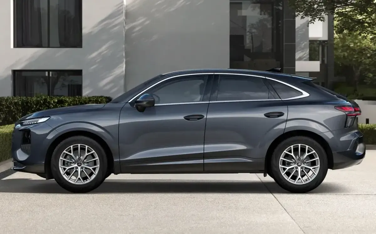 Neu Audi Q3 Sportback Comfort 193 PS (141 kW) 2026 Grau SUV