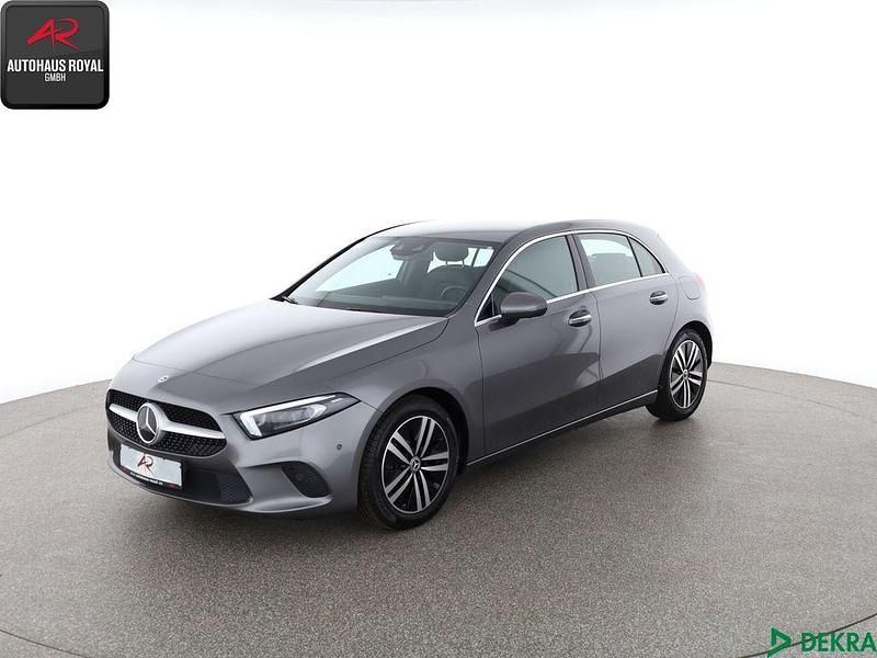 Grau Gebraucht 2021 Mercedes A200 Progressive Limousine | 24.360 € (Fairer Preis) - Bild 1/4