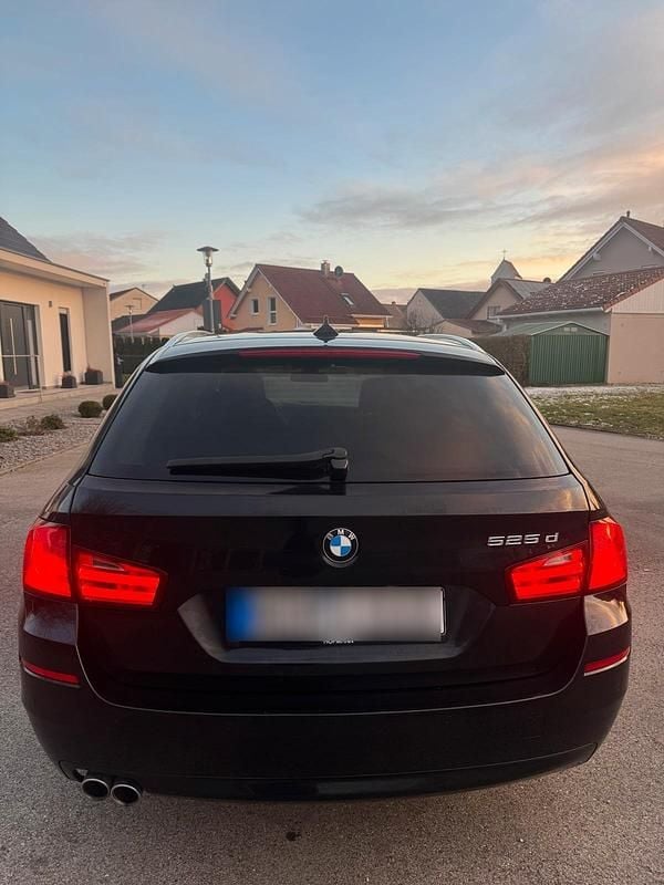 Gebraucht BMW 525 218 PS (160 kW) 2012 Schwarz Kombi