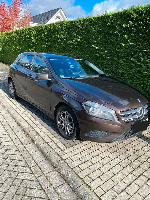 Gebraucht Mercedes A160 116 PS (85 kW) 2015 Braun Kleinwagen