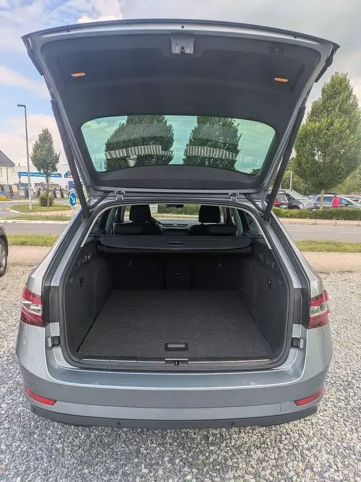 Gebraucht Skoda Superb Style 190 PS (139 kW) 2019 Business grau metallic Kombi