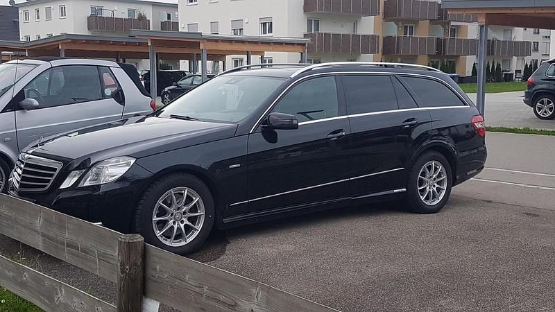 Schwarz Gebraucht 2012 Mercedes E250 AMG Kombi | 10.000 € - Bild 1/4