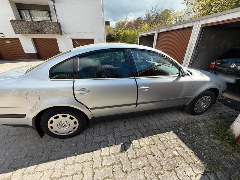 Usata VW Passat 130 CV (95 kW) 2003 Argento Berlina