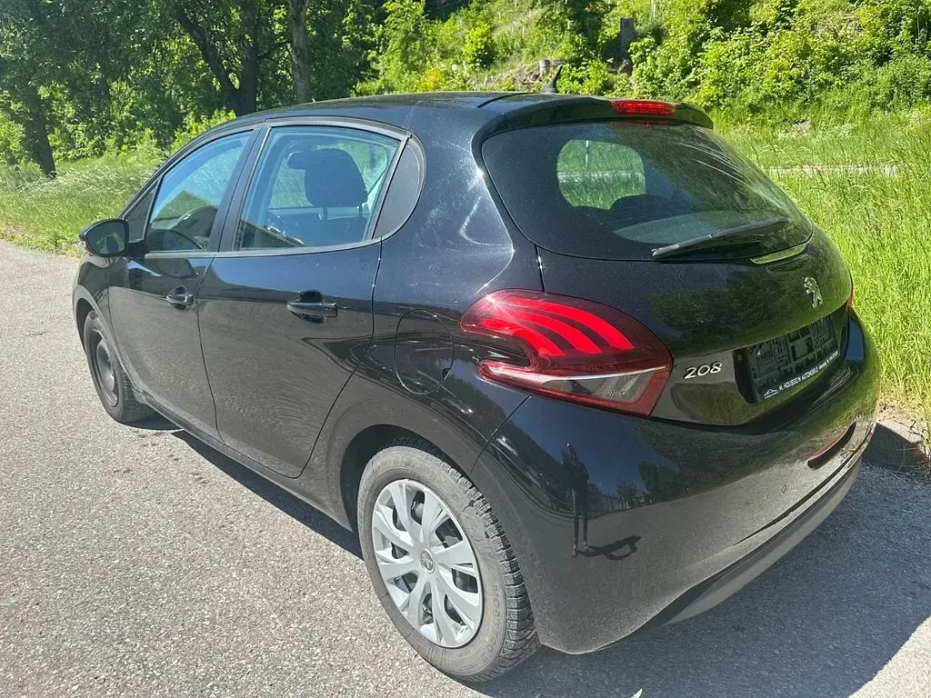Gebraucht Peugeot 208 Active 82 PS (60 kW) 2017 Schwarz Kleinwagen