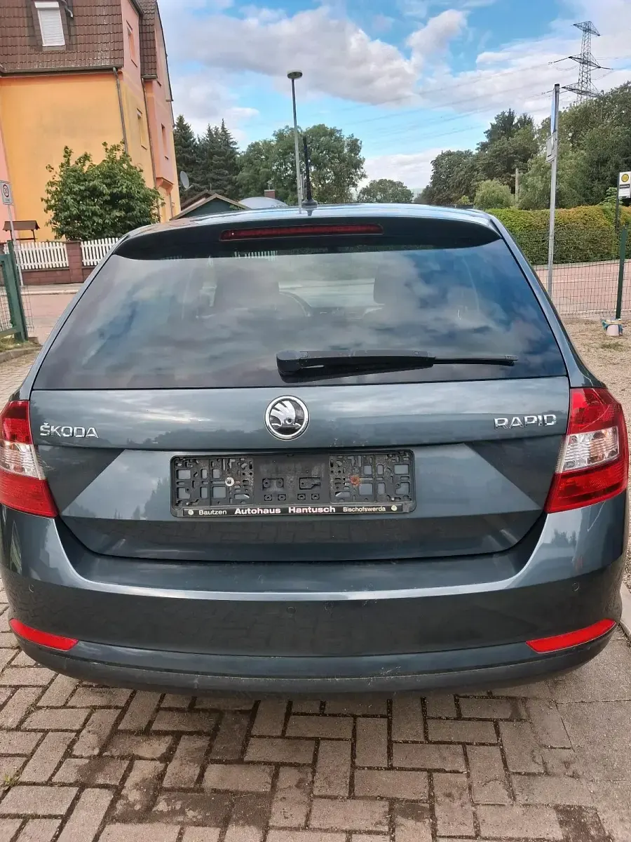 Gebraucht Skoda Rapid 90 PS (66 kW) 2016 Grau Kleinwagen