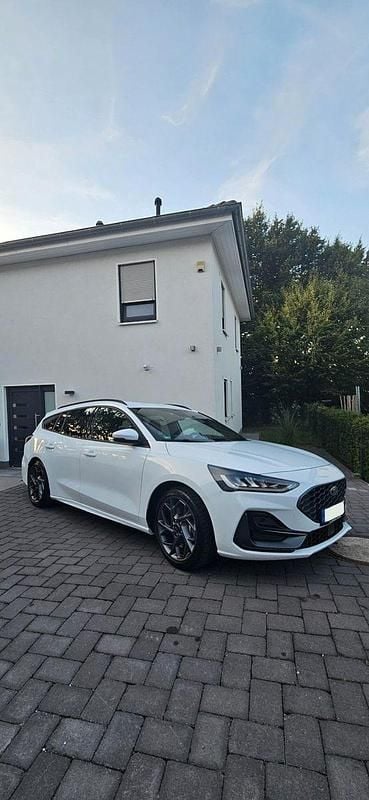 Weiß Gebraucht 2023 Ford Focus ST Kombi | 27.499 € (Guter Preis) - Bild 1/4
