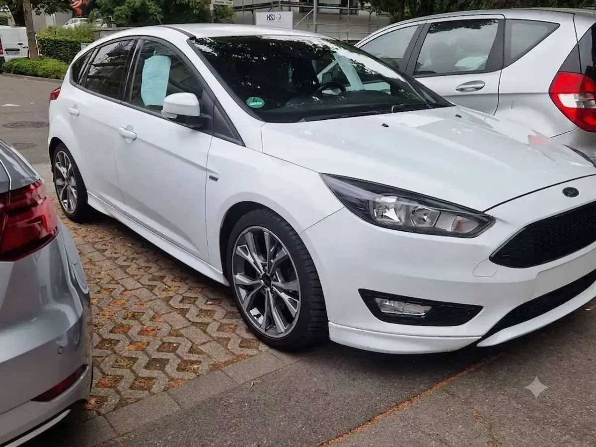 Gebraucht Ford Focus ST-Line 150 PS (110 kW) 2016 Weiß Limousine