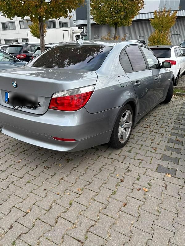 Gebraucht BMW 523 177 PS (130 kW) 2005 Silber Limousine