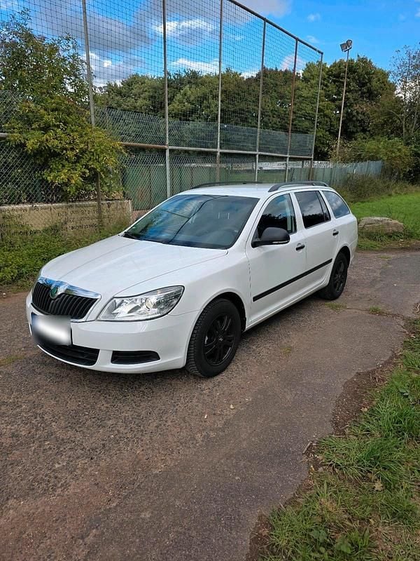 Gebraucht Skoda Octavia 105 PS (77 kW) 2012 Weiß Kombi