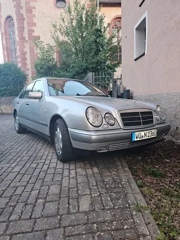 Gebraucht Mercedes 320 224 PS (164 kW) 1997 Silber Limousine