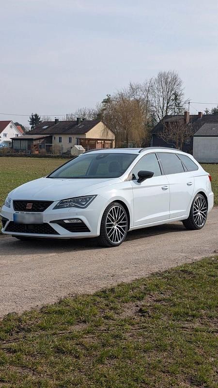 Gebraucht Seat Leon 4Drive 300 PS (220 kW) 2019 Weiß Limousine
