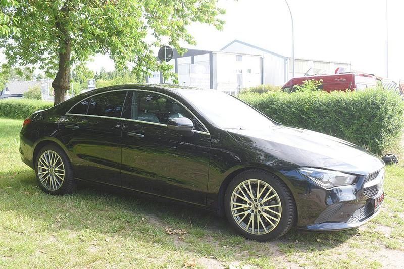 Schwarz Gebraucht 2020 Mercedes CLA220 Limousine | 26.990 € (Superpreis) - Bild 1/4
