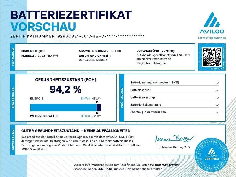 Gebraucht Peugeot e-2008 Active 100 kW (136 PS) 2022 Lackierung schwarz perla nera/ SUV