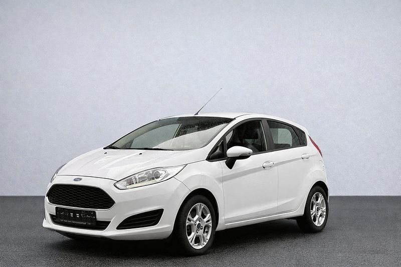 Gebraucht Ford Fiesta Trend 101 PS (74 kW) 2016 Weiß Kleinwagen