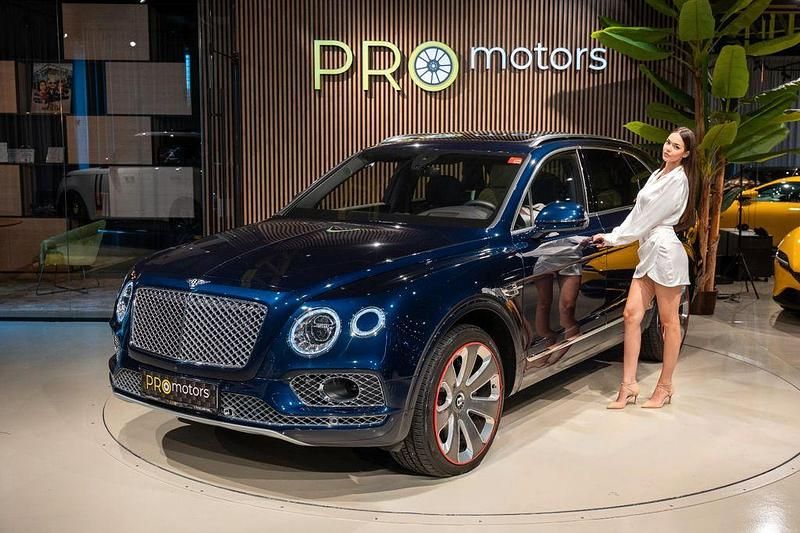 Blau Gebraucht 2018 Bentley Bentayga Mulliner SUV | 102.000 € - Bild 1/4