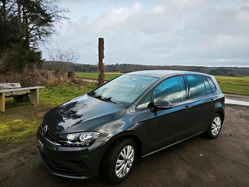 Gebraucht VW Golf Trendline 85 PS (62 kW) 2018 Grau SUV