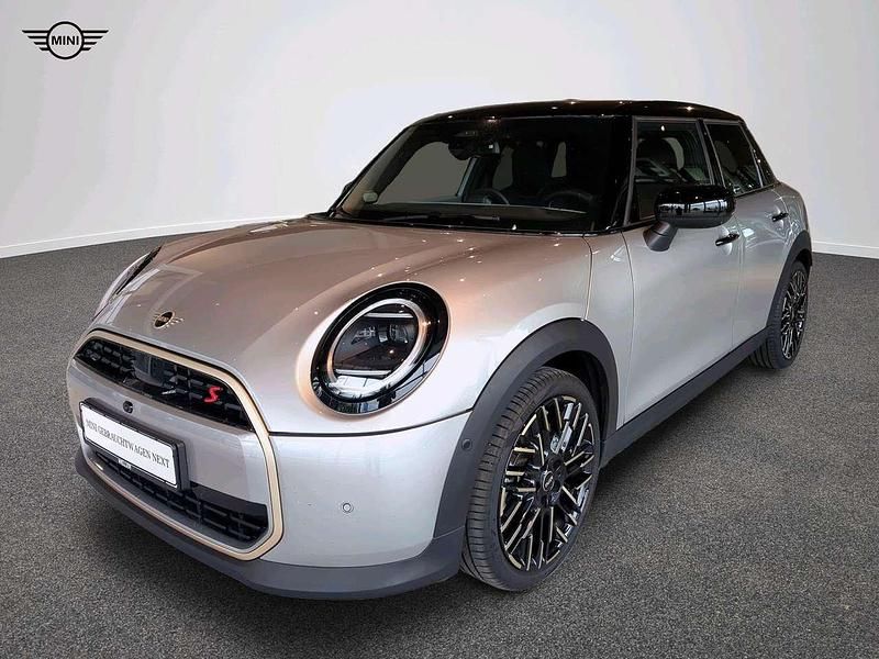 Grau Gebraucht 2024 Mini Cooper S Favoured Kleinwagen | 34.347 € (Fairer Preis) - Bild 1/4