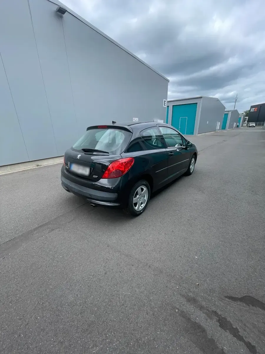 Gebraucht Peugeot 207 90 PS (66 kW) 2008 Schwarz Coupé