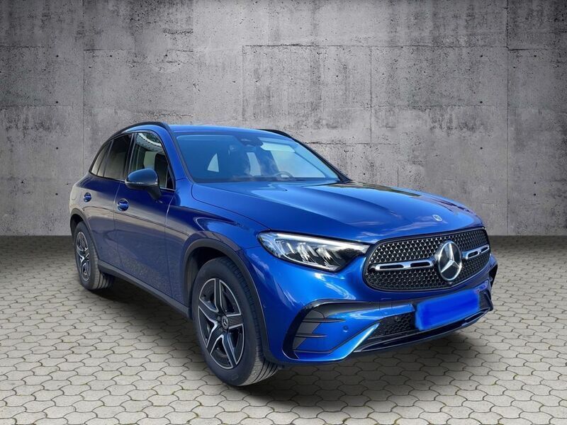 Blau Gebraucht 2023 Mercedes GLC220 AMG SUV | 51.400 € (Superpreis) - Bild 1/4