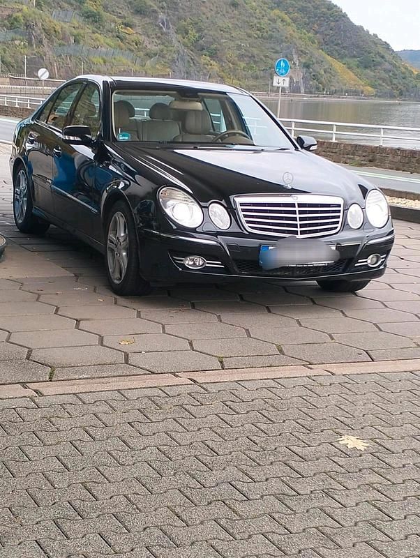 Schwarz Gebraucht 2006 Mercedes E350 Limousine | 6.600 € (Fairer Preis) - Bild 1/4