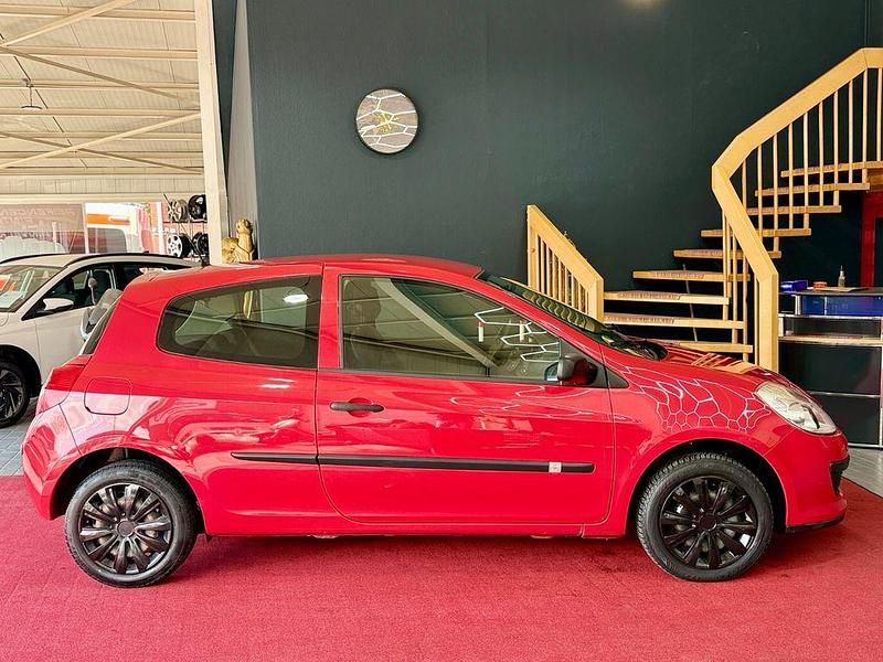 Gebraucht Renault Clio III Authentique 65 PS (47 kW) 2006 Rot