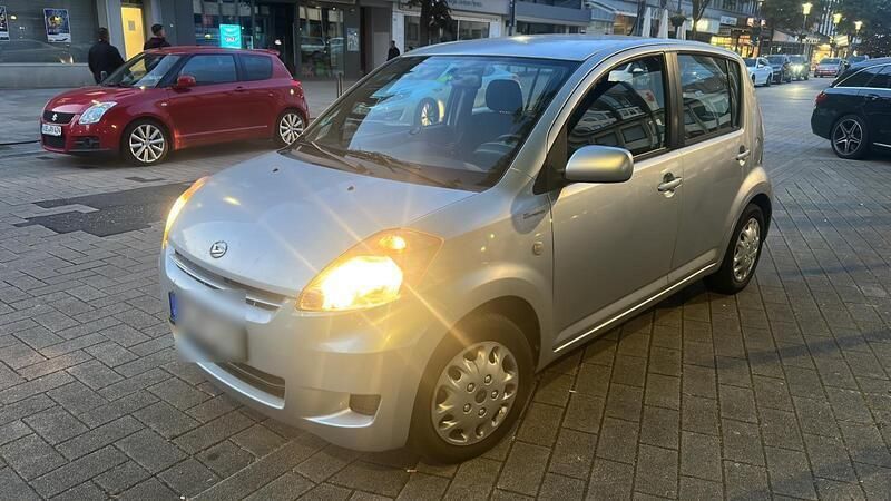 Silber Gebraucht 2009 Daihatsu Sirion Kleinwagen | 1.300 € (Guter Preis) - Bild 1/4