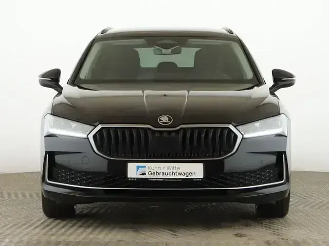 Gebraucht Skoda Superb Selection 150 PS (110 kW) 2025 Ebony schwarz metallic Kombi