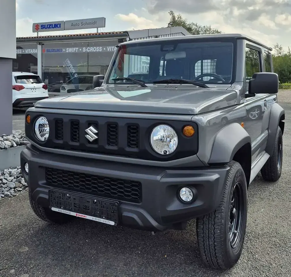 Gebraucht Suzuki Jimny Comfort 102 PS (75 kW) 2023 Grau SUV