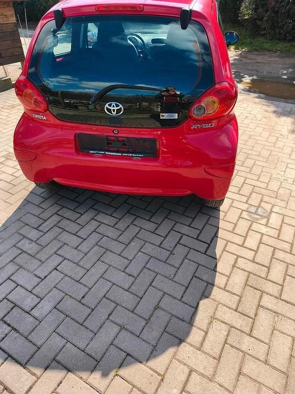 Gebraucht Toyota Aygo 67 PS (49 kW) 2006 Rot Kleinwagen
