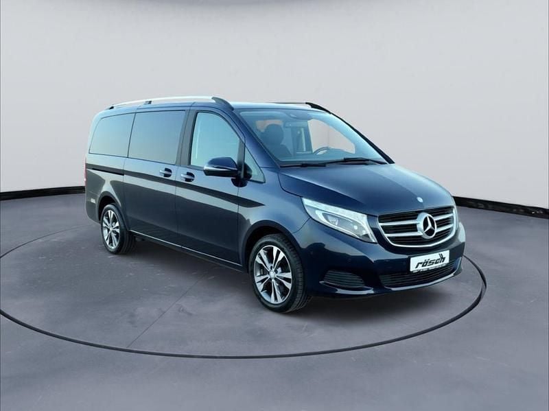 Gebraucht Mercedes V220 163 PS (119 kW) 2017 Blau Van / Kleinbus