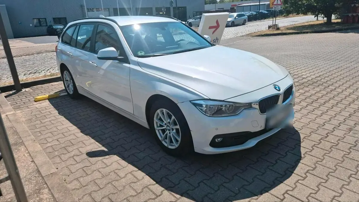 Gebraucht BMW 318 Advantage 150 PS (110 kW) 2018 Weiß Kombi