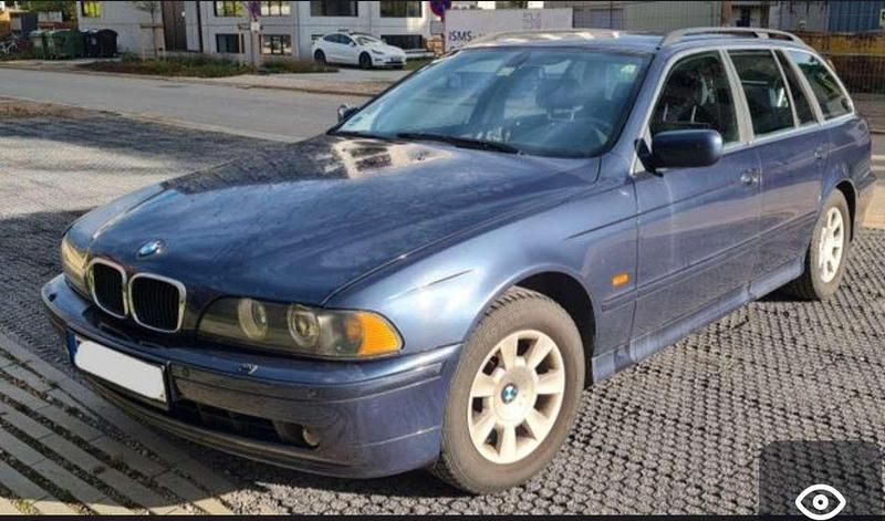 Blau Gebraucht 2002 BMW 520 Kombi | 2.200 € (Superpreis) - Bild 1/3